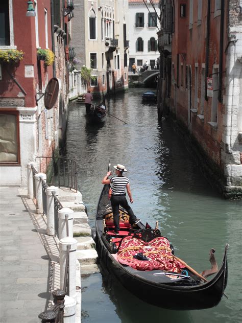 Gondola Dreams: Venice's Romantic Canals