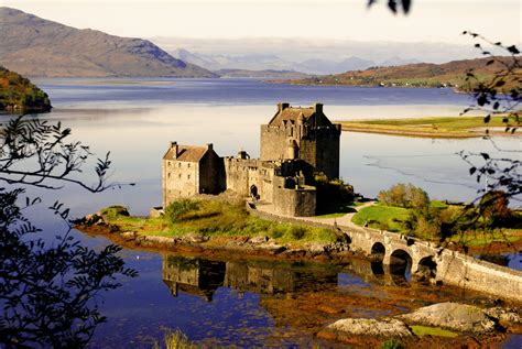 Scottish Highlands: Castles, Lochs, and Whisky Tasting